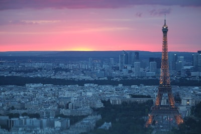 法国埃菲尔铁塔的照片

